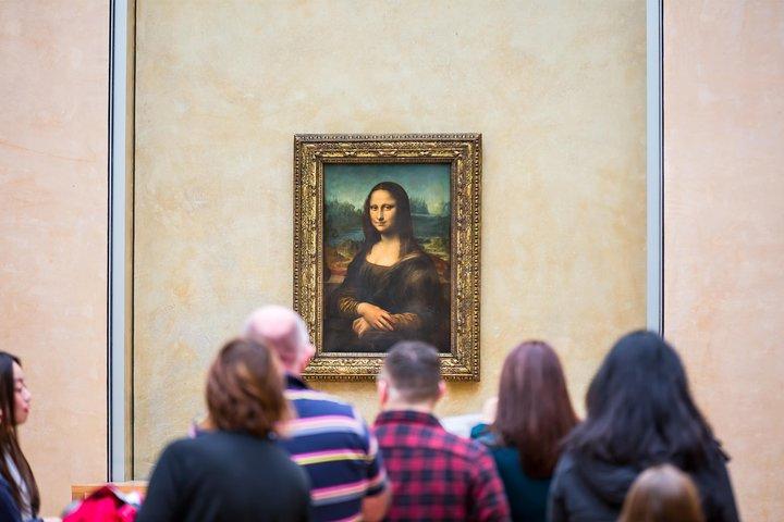 Louvre Museum Guided Tour with 1-Day Hop-On Hop-Off Bus Ticket
