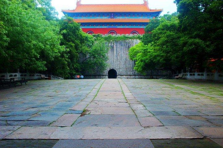 Nanjing Private Tour to Xiaoling Tomb and Linggu Temple with Tangshan Hot Spring