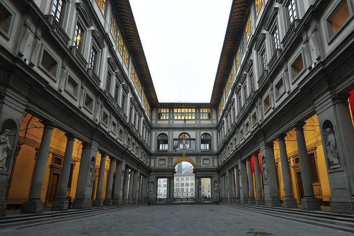 FLORENCE: Uffizi Gallery + Palazzo Vecchio monolingual Guided Tour - Small Group