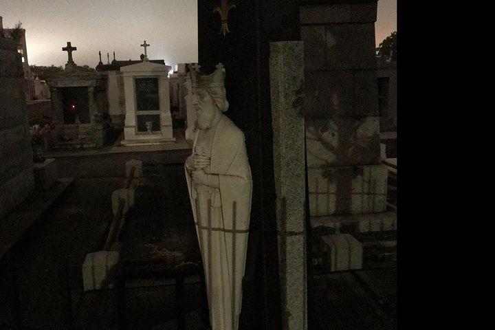 New Orleans Dead of Night Ghosts and Cemetery Bus Tour