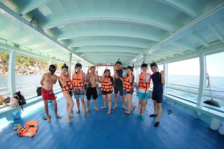Snorkel Tour to Koh Nangyuan and the hidden bays of Koh Tao onboard the Oxygen