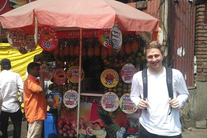 Immersive walking tour in Pune for cultural immersion with guide