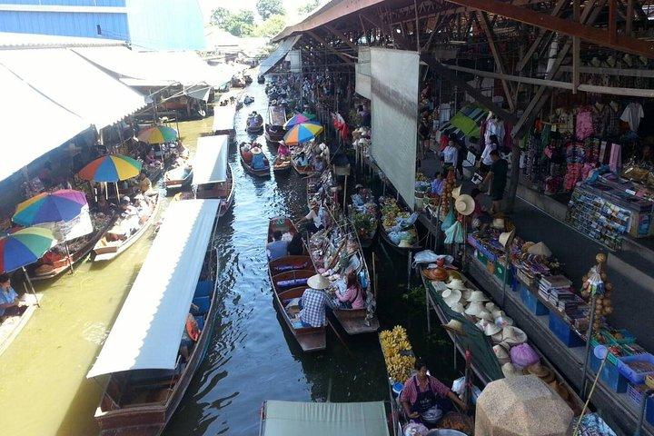 The Best of Maeklong & Damnoen Saduak: Railway & Floating Market