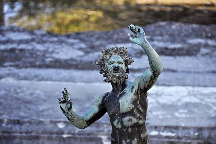 Pompeii: Exclusive Tour with an Archaeologist, Max 6 People Group