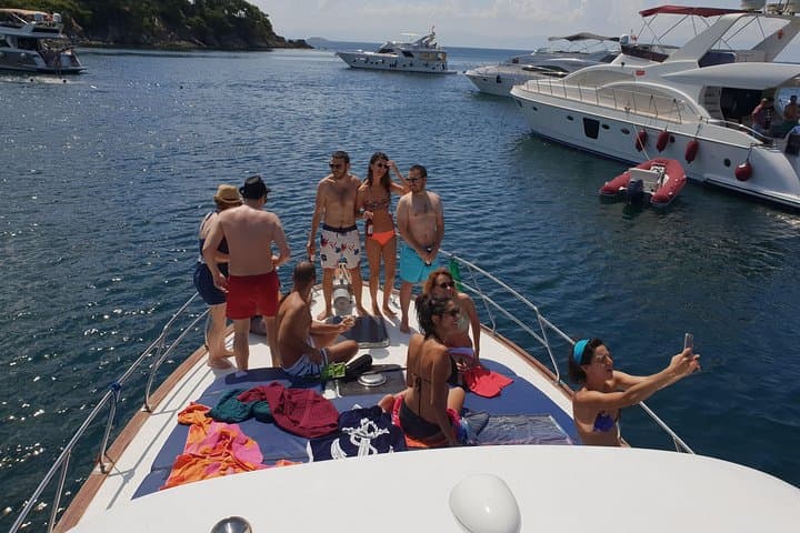 2 - Hours Bosphorus Yacht Cruise