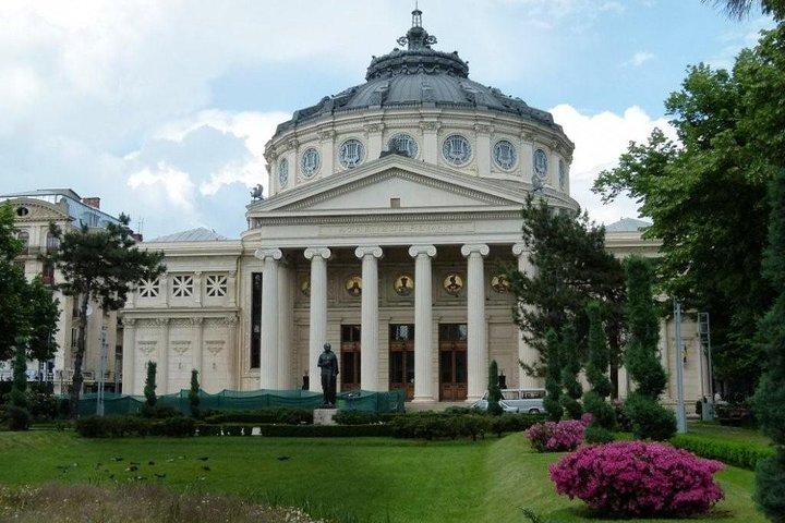 Walking tour of Bucharest