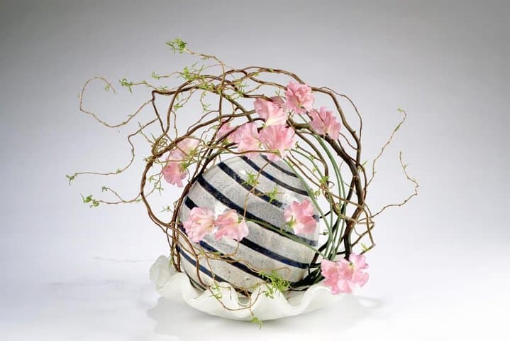 Tokyo Ikebana, Japanese Traditional Flower Arrangement Experience
