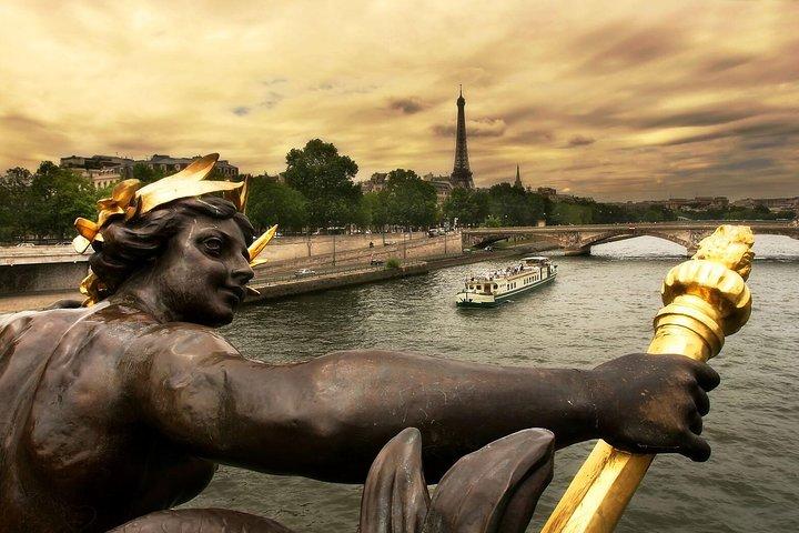 Full-Day Self-Guided Paris Tour from London by Eurostar with Seine River Cruise