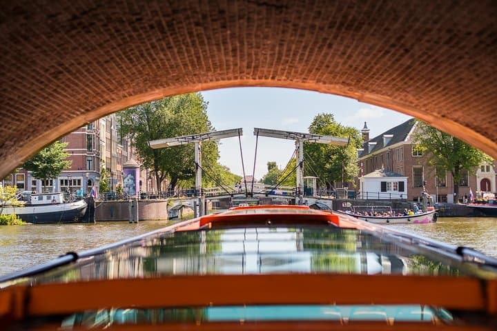 Combo Ticket: Heineken Experience Amsterdam and 1h Canal Cruise
