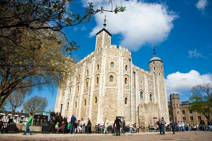 Tower of London with London Hop-On Hop-Off Tour and Thames Cruise