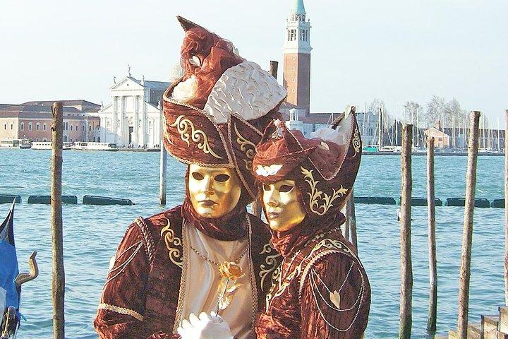 Venice Carnival Tour of Must-See Sites with Local Guide & Frittelle Tasting