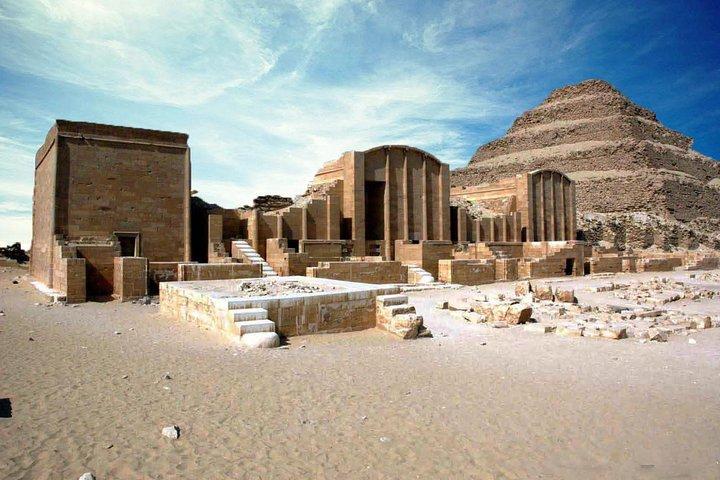 Pyramids Day Tour: Day Tour to Giza Pyramids, Sakkara and Dahshur Pyramids
