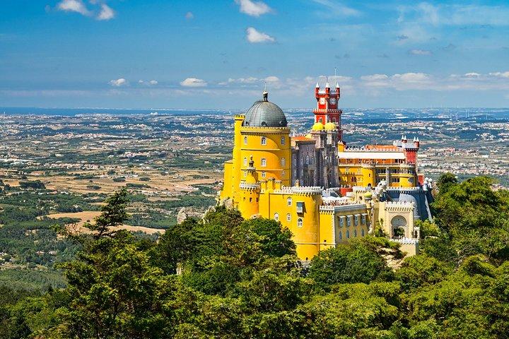 Sintra Palaces Private Tour with Pena Palace and Quinta da Regaleira