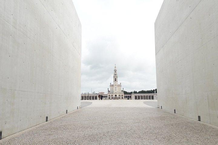 Fátima, Batalha, Nazaré and Óbidos day Tour