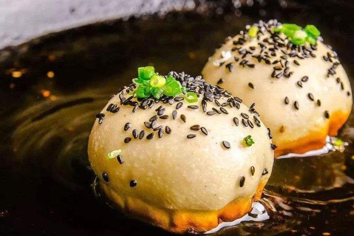 Private Shanghai Foodie Adventures with Rooftop Bar Hopping