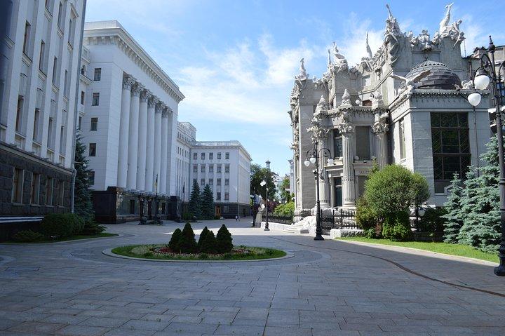Customized Full-Day Tour of Kiev by Luxury Vehicle