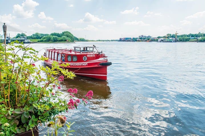 Hop-on hop-off on the water with the Maritime Circle Line in Hamburg