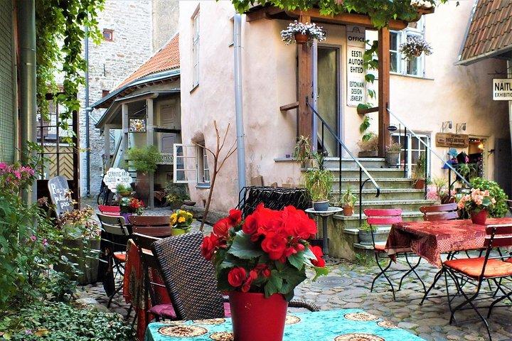 Private Shore Excursion: Tallinn Old Town Walking Tour with Round-Trip Transfer