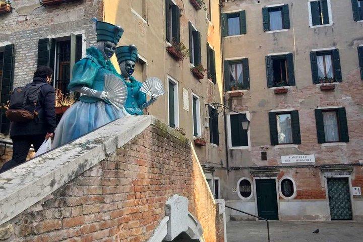 Venice Carnival Tour of Must-See Sites with Local Guide & Frittelle Tasting