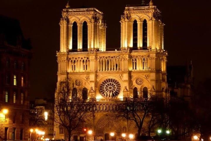 Paris By Night: 3-Hour Guided Bike Tour