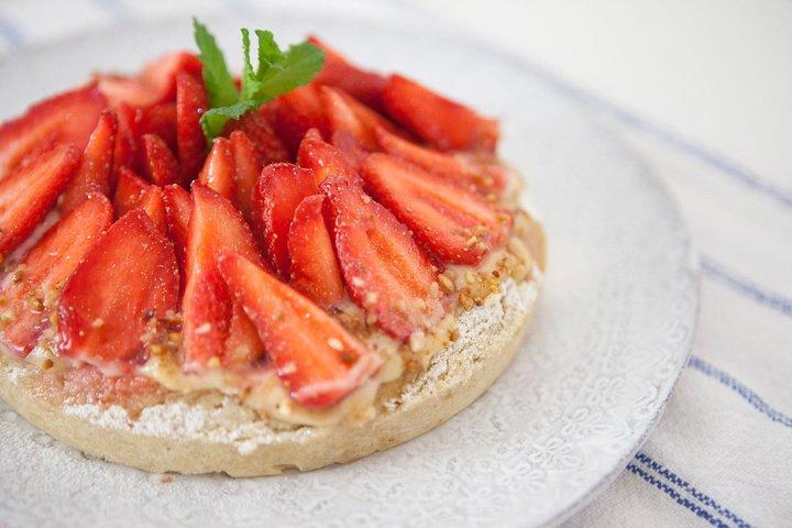 Private Market Tour and Classic French Cooking Class in Paris
