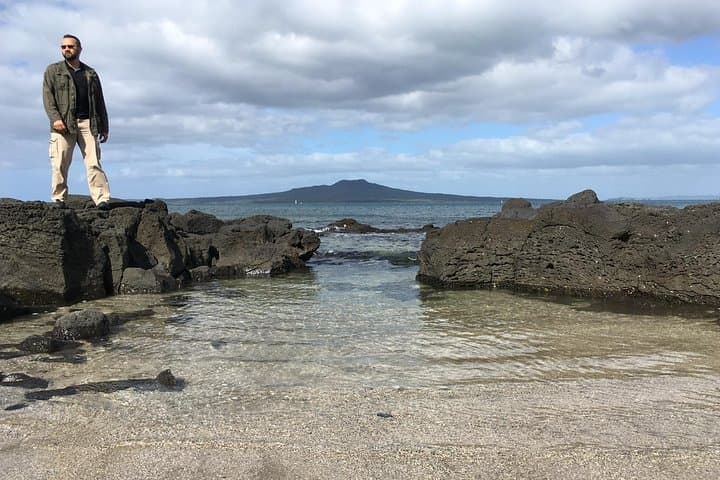 Volcanoes, Coasts, and Secret Spots Afternoon Tour in Auckland