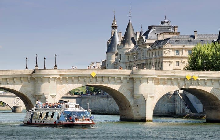 Paris Tour with Lunch at the Eiffel Tower and Seine River Cruise