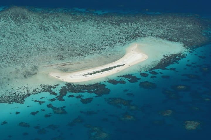 Seastar Luxury Outer Great Barrier Reef Island and Reef Tour