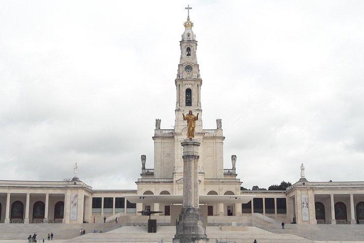 Fátima, Batalha, Nazaré and Óbidos day Tour