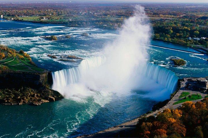 Toronto to Niagara Falls Day Tour with Boat Cruise and Lunch