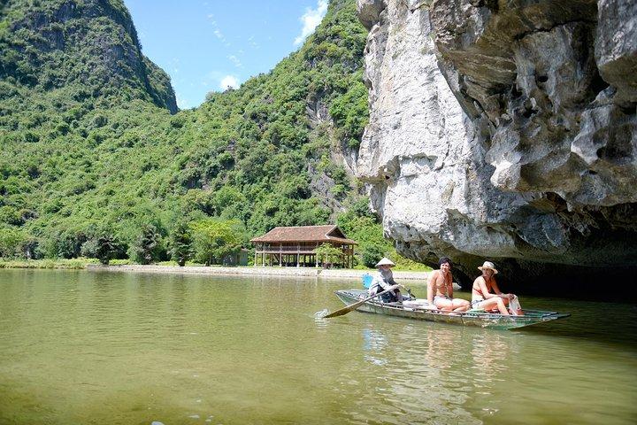 Ninh Binh Daily Tour: Hoa Lu - Tam Coc boat trip and Bike