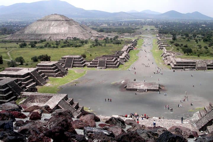 Small Group: Teotihuacan Pyramids and Shrine of Guadalupe with Lunch