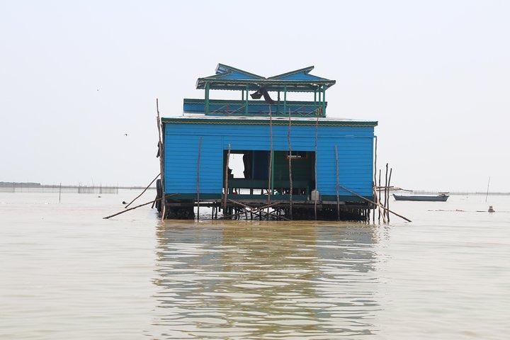 Guided Floating Village Boat Tour in Siem Reap