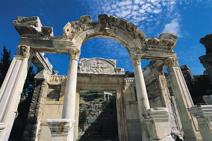Ephesus, The Antique City of Glory (daily tour by plane from İstanbul)