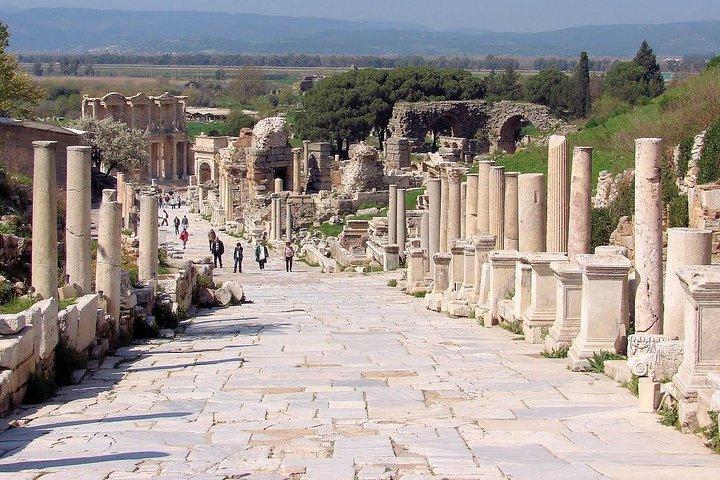 Ephesus, The Antique City of Glory (daily tour by plane from İstanbul)