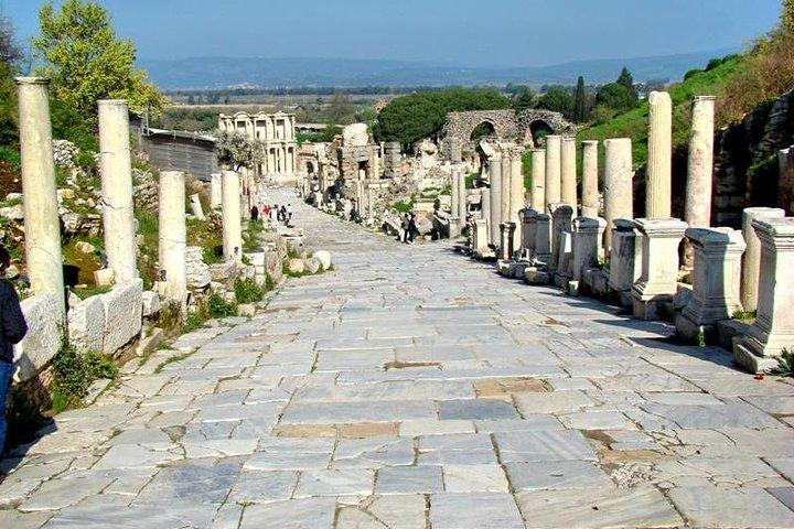 Ephesus, The Antique City of Glory (daily tour by plane from İstanbul)