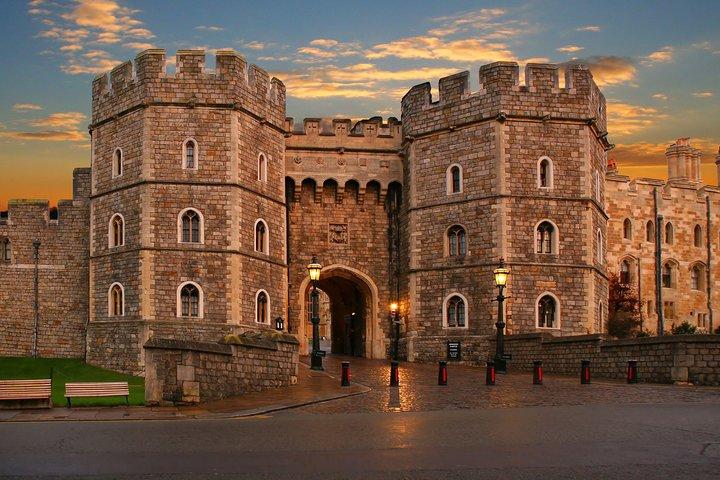 Buckingham Palace and Windsor Castle Self-Guided Tour with Coach