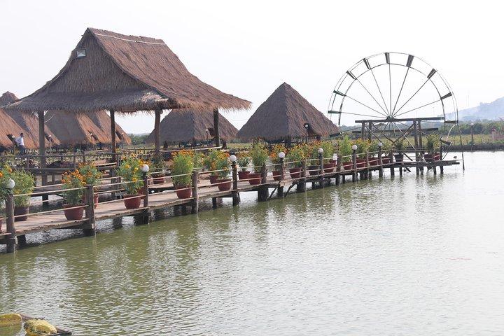 Guided Floating Village Boat Tour in Siem Reap