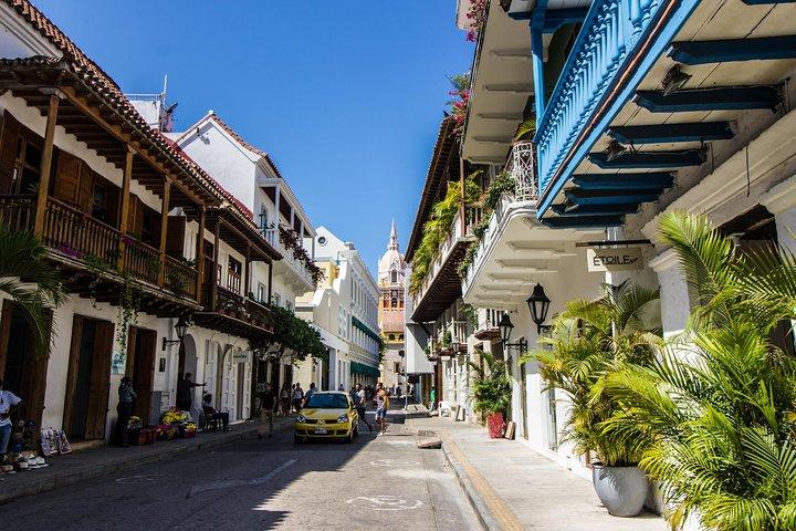 Walking Tour Cartagena Old City with Gold Museum and Plaza de Bolivar