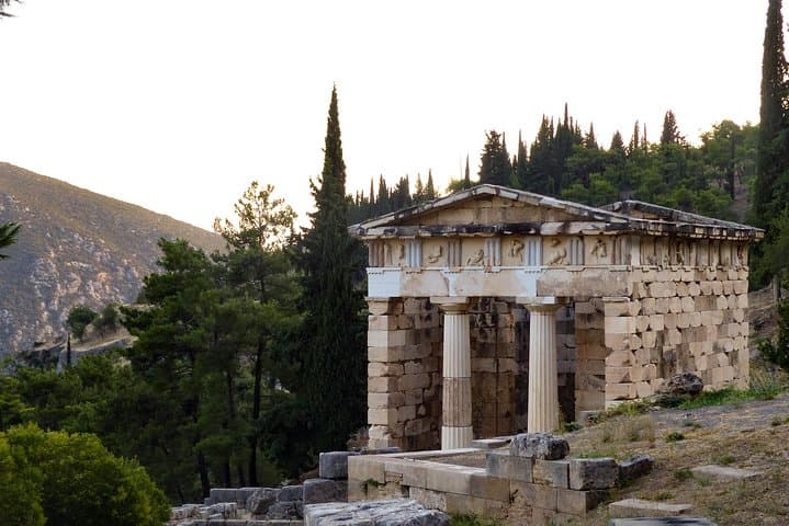 Private Tour: Delphi Day Trip from Athens Including wonderful local Lunch