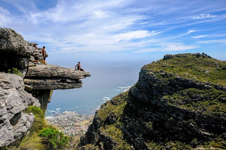 Tranquility Cracks Private Hike on Table Mountain's 12 Apostles