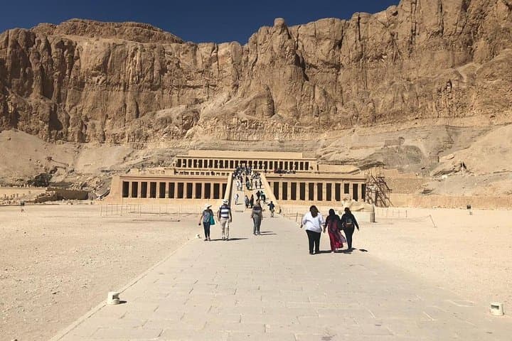 Luxor Private Full-Day Tour: Discover the East and West Banks of the Nile