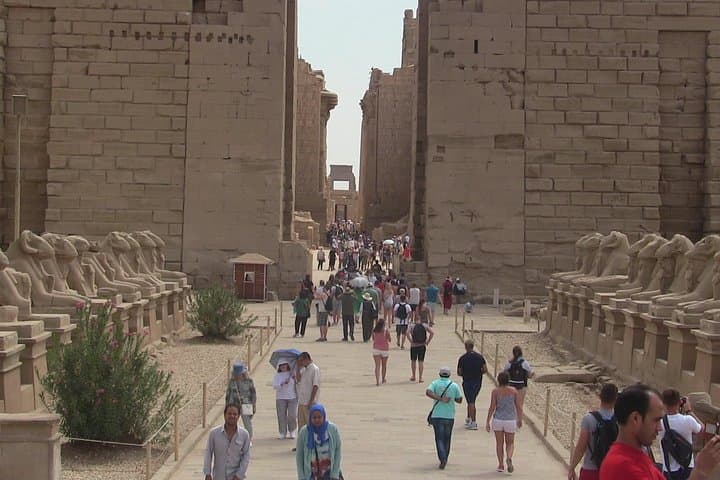 Luxor Private Full-Day Tour: Discover the East and West Banks of the Nile