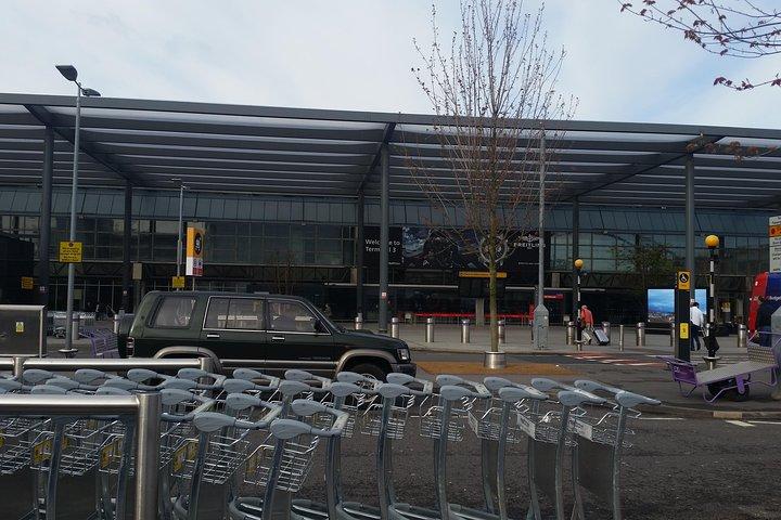 Private Transfer: Heathrow to Southampton Cruise Terminal Stopover at Stonehenge