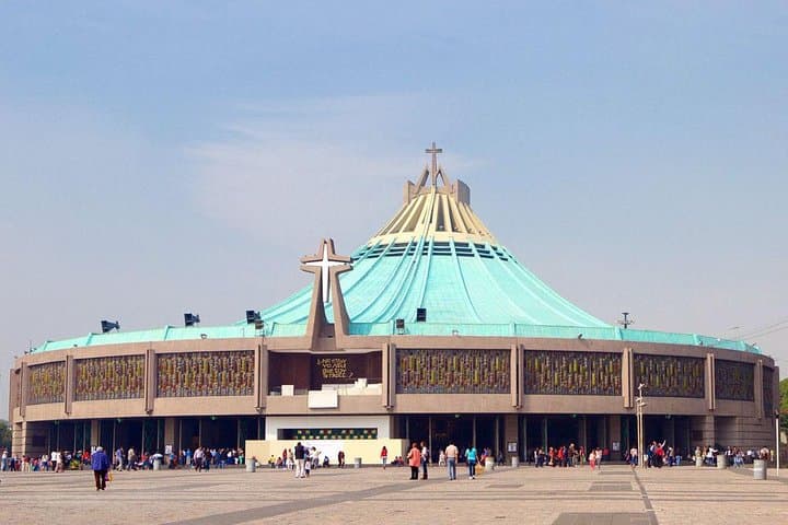 2D: Frida Kahlo Museum(No tiket) & Xochimilco Basílica & Pyramids