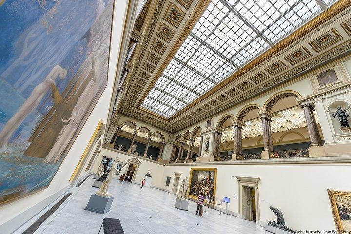 Louvre Museum Guided Tour with 1-Day Hop-On Hop-Off Bus Ticket