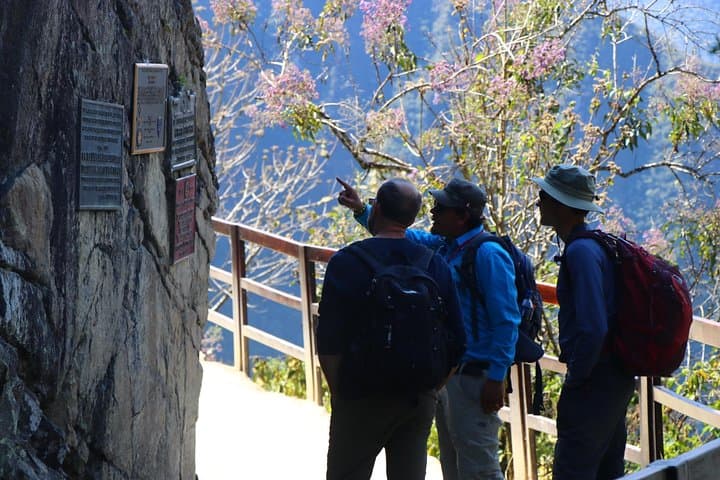 Machu Picchu Group Guiding Service