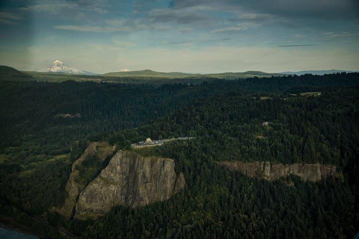 Multnomah Falls and Columbia River Gorge Tour by Envi Adventures