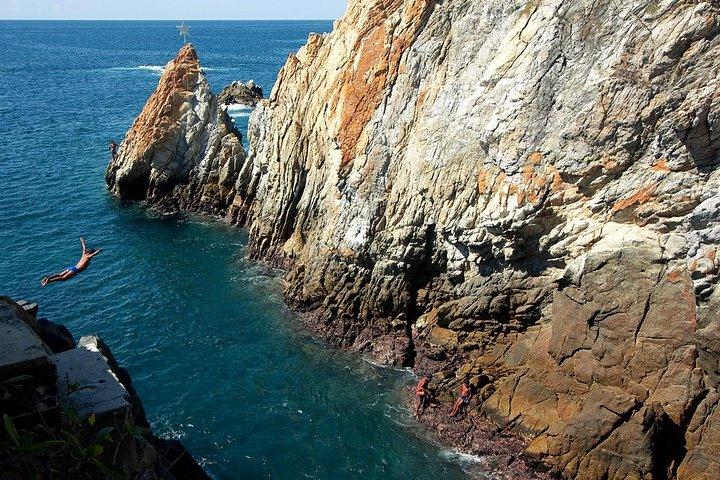 Express High Cliff Drivers at Acapulco