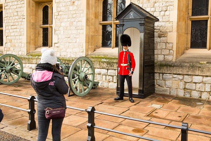 London In One Day Tour with River Cruise & London Eye Option